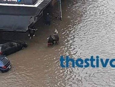 Θεσσαλονίκη: Ήπιαν το καφεδάκι τους χαλλλαρά και έβγαλαν selfie εν μέσω του χειμάρρου! (φωτό)